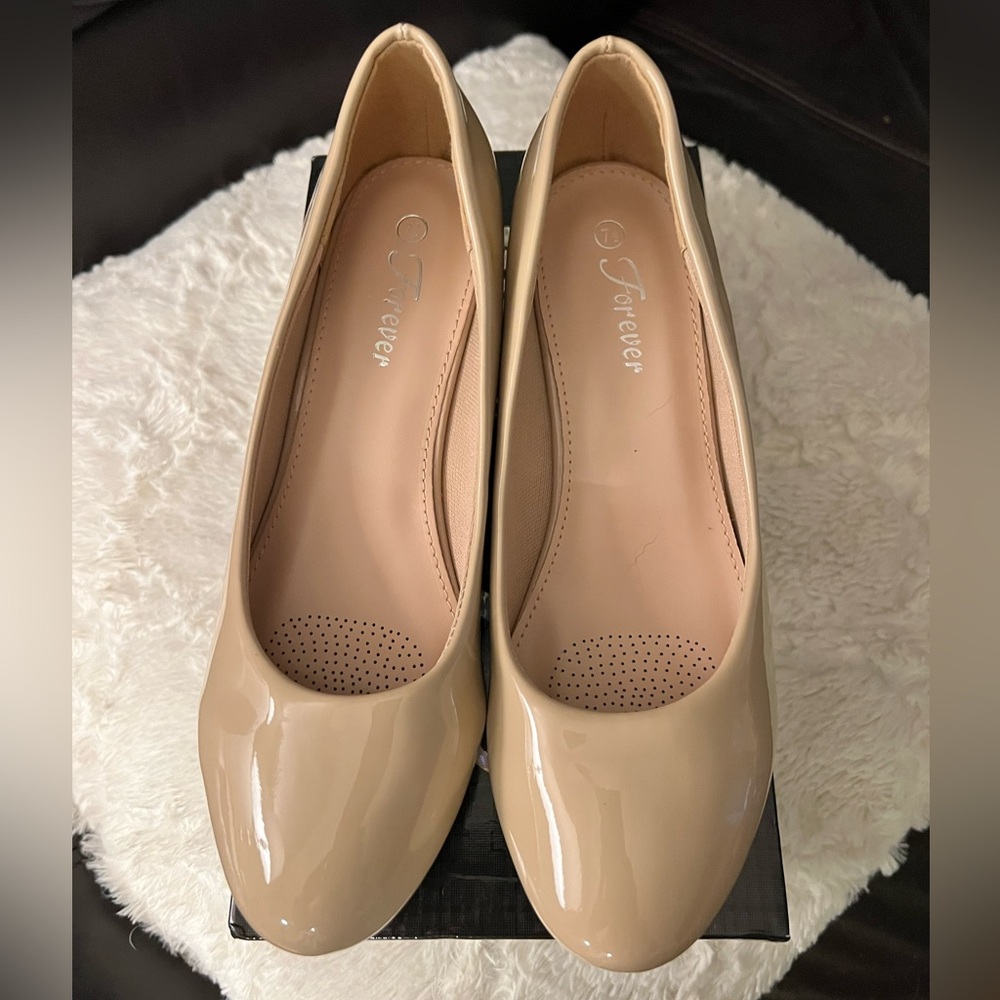 Olivia K | Close Round Toe | Low Wedge | Beige | Comfort | Size 7.5